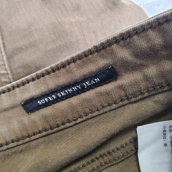 Abercrombie Low Rise Super Skinny Pants with Zippers, Signature Collection - Picture 10 of 16